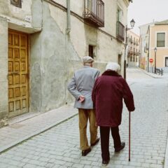 敬老の日：おじいちゃんとおばあちゃんに感謝の気持ちを